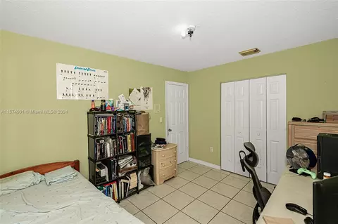 Bedroom - 3548 W 73rd Ter, Hialeah, FL 33018 photo 3 of 4