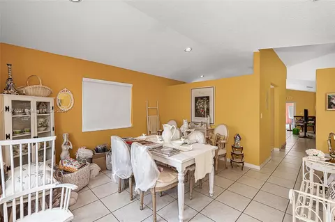 Dining - 3548 W 73rd Ter, Hialeah, FL 33018 photo 1 of 3