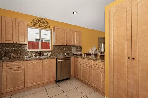 Kitchen - 3548 W 73rd Ter, Hialeah, FL 33018 photo 5 of 5