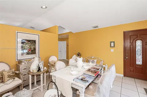 Dining - 3548 W 73rd Ter, Hialeah, FL 33018 photo 3 of 3