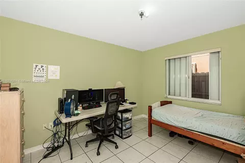 Bedroom - 3548 W 73rd Ter, Hialeah, FL 33018 photo 4 of 4