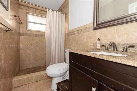 Bath - 3548 W 73rd Ter, Hialeah, FL 33018 photo 2 of 3