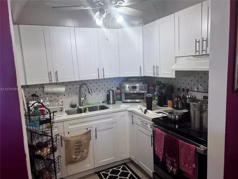 Kitchen - 701 S Pine Dr #109, Pompano Beach, FL 33060 photo 1 of 1