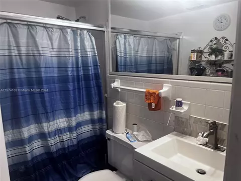 Bath - 701 S Pine Dr #109, Pompano Beach, FL 33060 photo 2 of 2