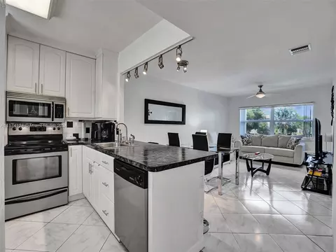 3531 NW 50th Ave #511, Lauderdale Lakes, FL 33319