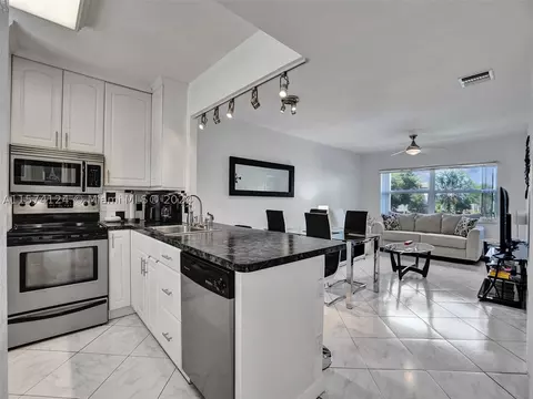 3531 NW 50th Ave #511, Lauderdale Lakes, FL 33319