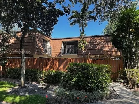 9154 SW 23rd St #A, Davie, FL 33324