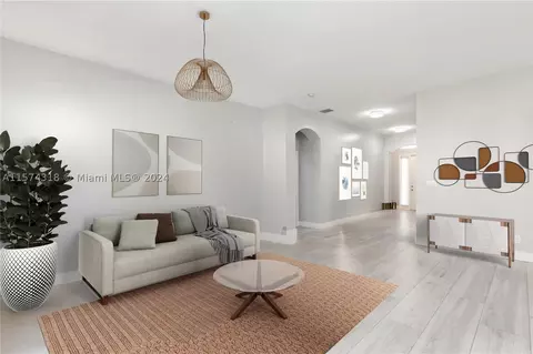 19101 Seneca Ave, Weston, FL 33332