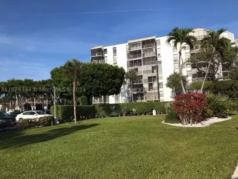 20500 W Country Club Dr #308, Aventura, FL 33180