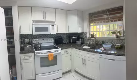 11001 NW 7th St #201-7, Miami, FL 33172
