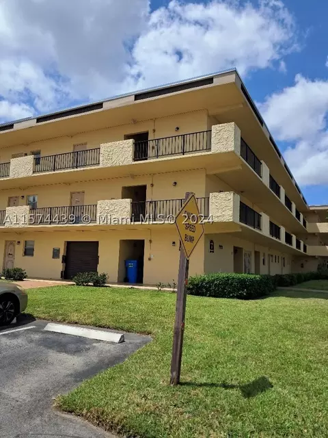 201 Berkley Rd #209, Hollywood, FL 33024