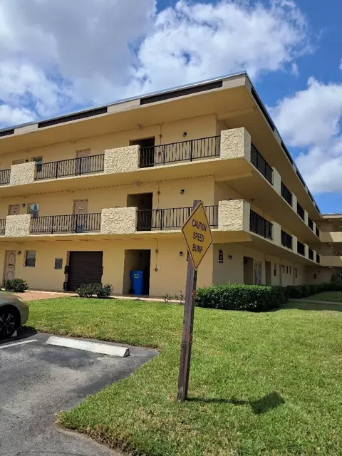 201 Berkley Rd #209, Hollywood, FL 33024