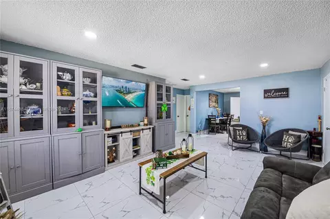 221 SW 223 Sw 112th Ave, Sweetwater, FL 33174
