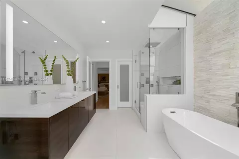 Bath - 8920 SW 61st Ct, Pinecrest, FL 33156 photo 2 of 6