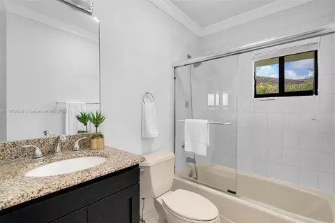 Bath - 8920 SW 61st Ct, Pinecrest, FL 33156 photo 3 of 6