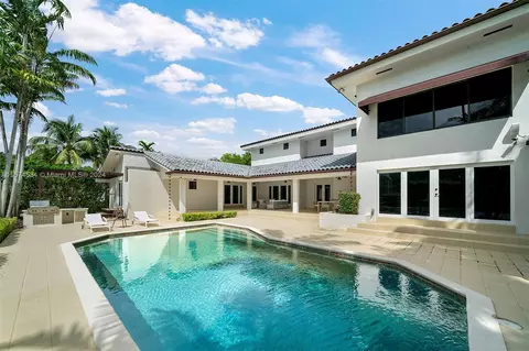 Exterior - 8920 SW 61st Ct, Pinecrest, FL 33156 photo 6 of 9