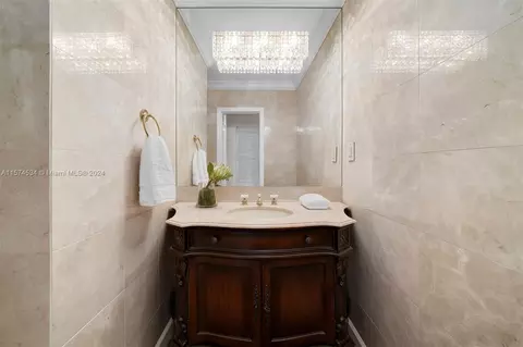 Bath - 8920 SW 61st Ct, Pinecrest, FL 33156 photo 6 of 6