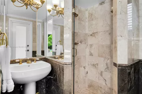 Bath - 8920 SW 61st Ct, Pinecrest, FL 33156 photo 4 of 6