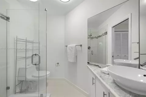 Bath - 8920 SW 61st Ct, Pinecrest, FL 33156 photo 5 of 6