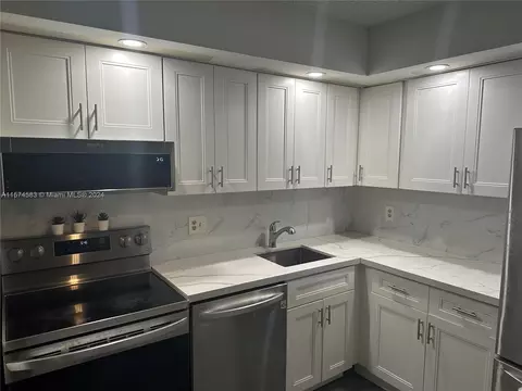 9596 N Belfort Cir #109, Tamarac, FL 33321