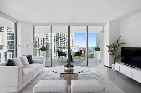 68 SE 6th St #1711, Miami, FL 33131