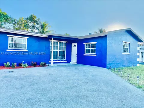 8520 NW 24th Pl, Sunrise, FL 33322