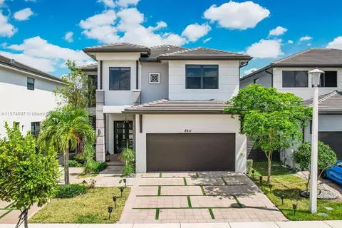 8911 NW 160th Ter, Miami Lakes, FL 33018