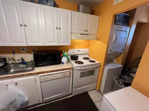 8020 Fairview Dr #304, Tamarac, FL 33321