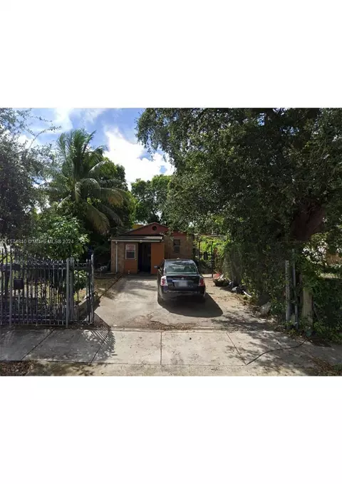 1710 NW 94th St, Miami, FL 33147