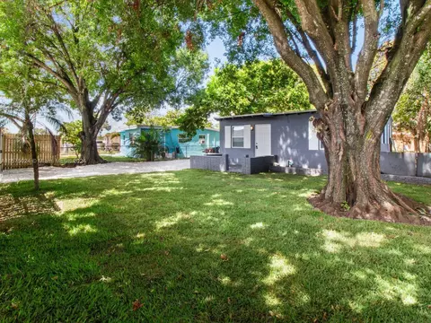 1693 Lauderdale Manor Dr, Fort Lauderdale, FL 33311