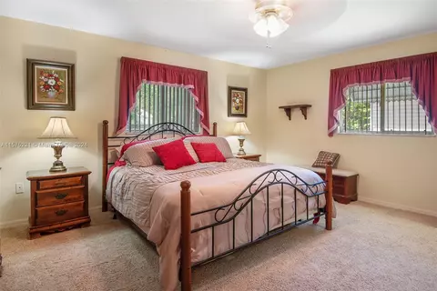 Bedroom - 9496 SE 174th Loop, Summerfield, FL 34491 photo 3 of 8