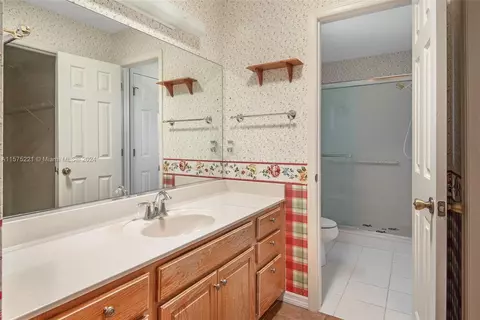 Bath - 9496 SE 174th Loop, Summerfield, FL 34491 photo 2 of 2