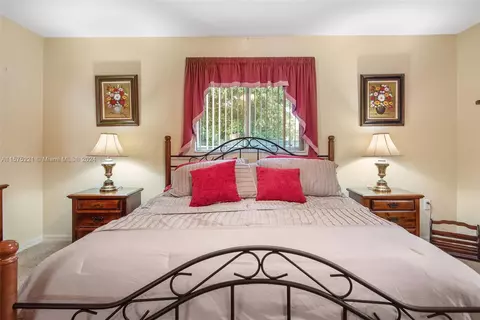Bedroom - 9496 SE 174th Loop, Summerfield, FL 34491 photo 4 of 8