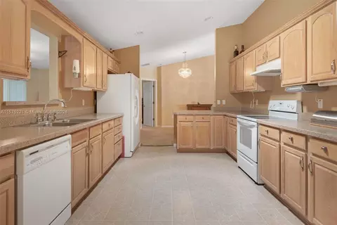 Kitchen - 9496 SE 174th Loop, Summerfield, FL 34491 photo 3 of 3