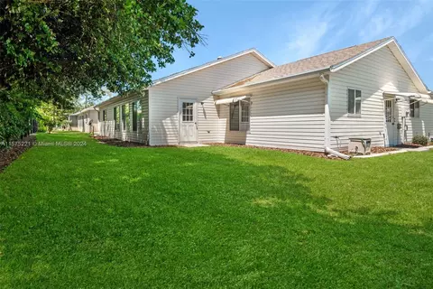 Exterior - 9496 SE 174th Loop, Summerfield, FL 34491 photo 5 of 6