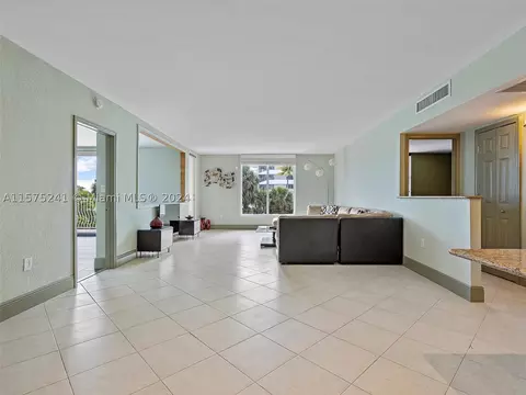10350 W Bay Harbor Dr #2D, Bay Harbor Islands, FL 33154