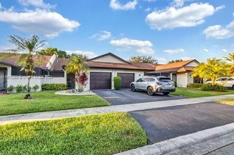 9219 NW 61st St, Tamarac, FL 33321