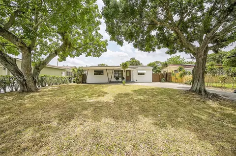 2748 SW 8th St, Fort Lauderdale, FL 33312