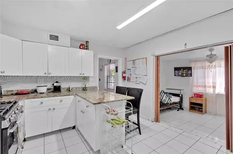 73 E 47th St, Hialeah, FL 33013 photo 11