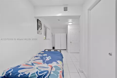 73 E 47th St, Hialeah, FL 33013 photo 9