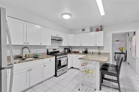 73 E 47th St, Hialeah, FL 33013 photo 4
