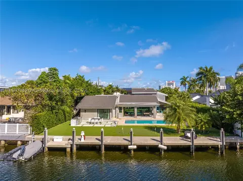 207 Holiday Dr, Hallandale Beach, FL 33009
