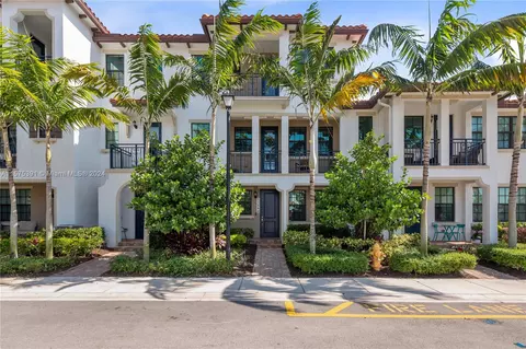 11554 SW 13th Ct, Pembroke Pines, FL 33025