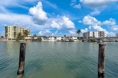 8040 Tatum Waterway Dr #6, Miami Beach, FL 33141