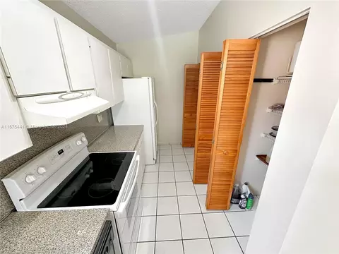 Kitchen - 7560 W 33rd Ln, Hialeah, FL 33018 photo 2 of 2