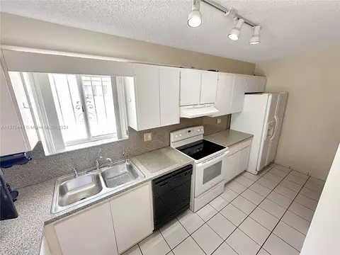 Kitchen - 7560 W 33rd Ln, Hialeah, FL 33018 photo 1 of 2