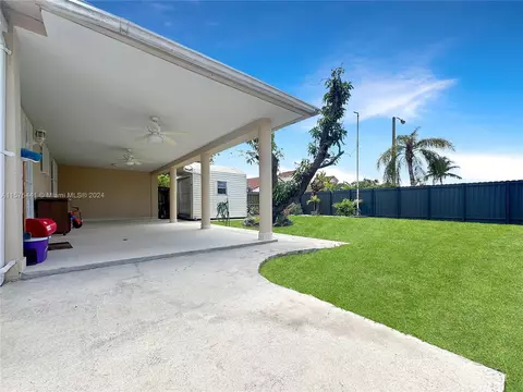 Exterior - 7560 W 33rd Ln, Hialeah, FL 33018 photo 2 of 9
