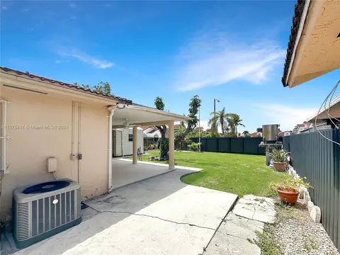 Exterior - 7560 W 33rd Ln, Hialeah, FL 33018 photo 9 of 9