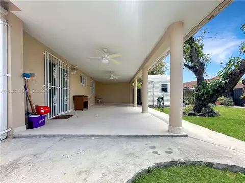 Exterior - 7560 W 33rd Ln, Hialeah, FL 33018 photo 7 of 9