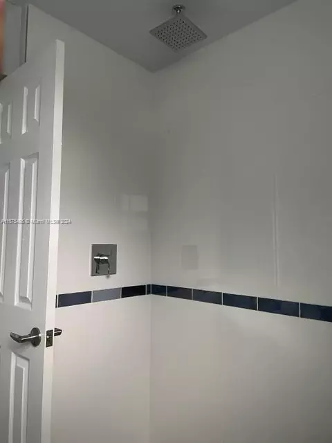 Bath - 466 E 11th St, Hialeah, FL 33010 photo 3 of 4